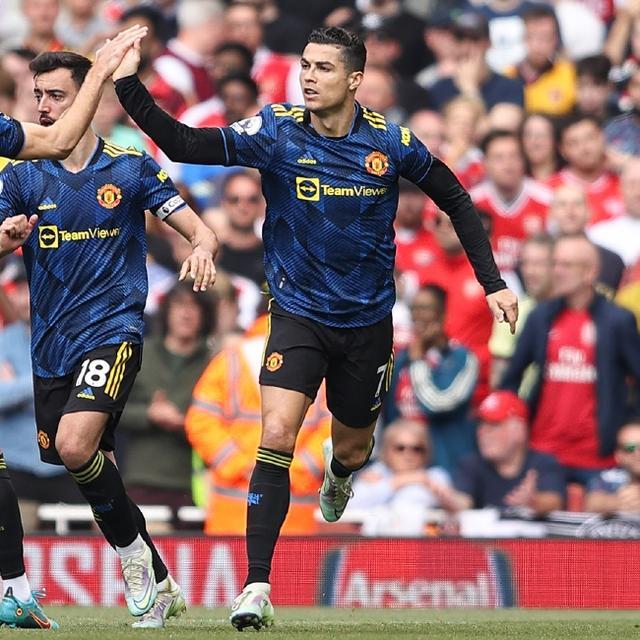 紧张气氛贯 紧张气氛贯