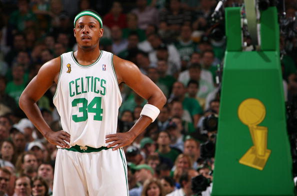 球与前场任 球与前场任